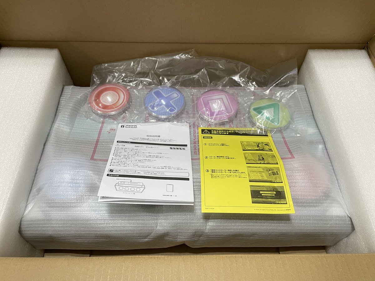 sdarktemplar's tweet photo. HORI 初音ミク Project DIVA MEGA39’s 専用コントローラーが届きました！当時の発売時には手に入れられず、まさか新作もない中で再販されるとは思いませんでした。今回買わなければ、一生チャンスがなかったかもしれません。

#初音ミク #ProjectDIVA #MEGA39s #HORI #pjd_sega https://t.co/aEdWF6Pca4