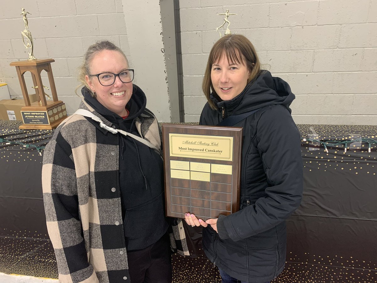 Congrats to Julie B on winning the Mitchell Skating Club Community Character award sponsored by LiveWell4Life for bringing out the best in herself and others. Julie has been an active member and continues to give back to our community on and off the ice. Thanks for all you do!