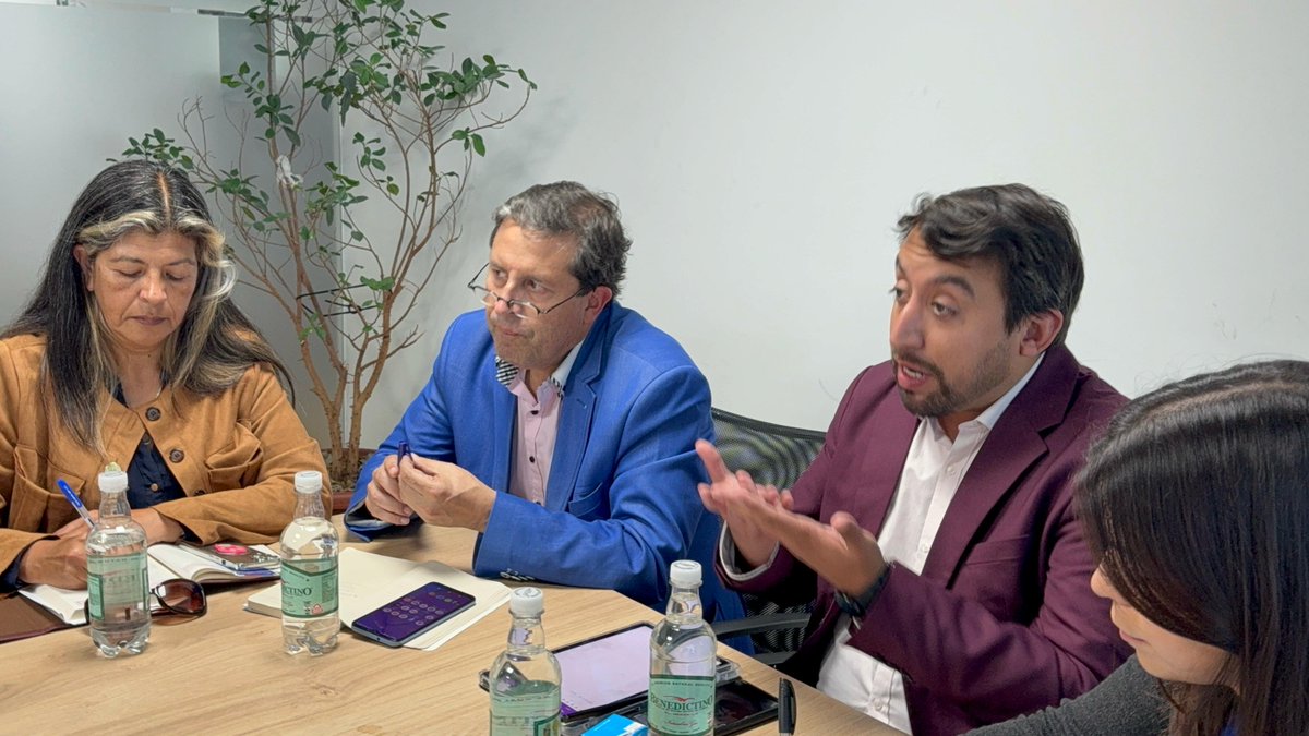 Ministerio de Educación define a Desarrollo País como la empresa que reconstruirá la Escuela Ramón Barros Luco. La noticia fue comunicada ayer a la comunidad, que esperaba esta resolución tras años de trabajo con autoridades de diferentes organismos. 😃👏