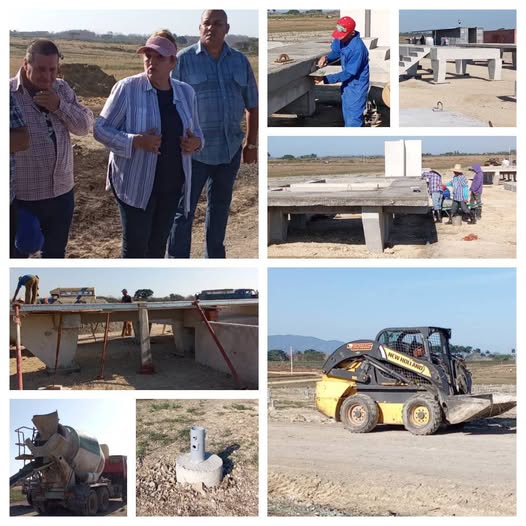 Energía limpia para el futuro en #SanctiSpíritusEnMarcha
Los parques solares en esta central provincia son un ejemplo de cómo el territorio apuesta por fuentes renovables para garantizar un desarrollo sostenible. 📷
#DePieYCombatiendo <a href="/DiazCanelB/">Miguel Díaz-Canel Bermúdez</a> <a href="/DrRobertoMOjeda/">Dr. Roberto Morales Ojeda</a> <a href="/PartidoPCC/">Partido Comunista de Cuba</a> .
