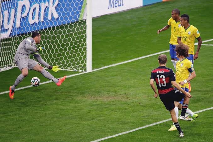 Qual momento do futebol você gostaria que fosse mentira? 

Imagem meramente ilustrativa