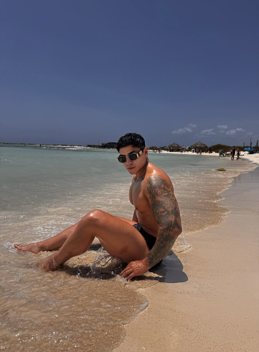 BryanSheckler4's tweet photo. Hola 🥵 https://t.co/fELhFciWEG