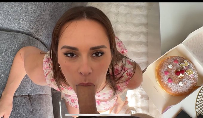 C’est mon anniversaire, mais j’ai préféré la bite qu’au gâteau? https://t.co/cJ8u6tj8Ow