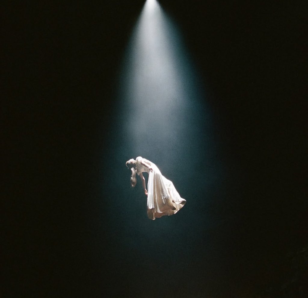 PopCrave's tweet photo. “twilight zone” by Ariana Grande rises to #9 (+3) on global Spotify with 3.609 million plays. https://t.co/HVeonbgCDi
