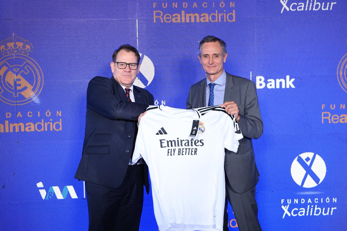 Pivot Media (@pivotmediaug) on Twitter photo Fundación Xcalibur has signed a strategic partnership with Real Madrid Foundation and <a href="/imbankug/">I&M Bank Uganda</a> to expand the Naguru Social Sports School in Uganda. The agreement aims to extend the initiative to more schools, using sports to promote education, well-being, & key values
#PivotPR Fundación Xcalibur has signed a strategic partnership with Real Madrid Foundation and <a href="/imbankug/">I&M Bank Uganda</a> to expand the Naguru Social Sports School in Uganda. The agreement aims to extend the initiative to more schools, using sports to promote education, well-being, & key values
#PivotPR