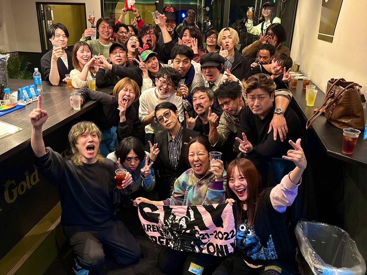 GoldSounds1's tweet photo. 本日は『エイプリルフール春のコピバンSHOW!!~食べ飲み放題の宴~』ありがとうございました‼️
全7組⚡️
よく飲みよく食べ🍻
大盛り上がりなコピバンでした✨
#OGRAPEVINE
#としぞーかずよし
#THEEMIWACHELLGUNELEPHANT
#DLAY
#HOLIZB_TONIC
#ドリームズマウスカムトゥルー
#おっちょこちょいプス https://t.co/ggPfwt48gw