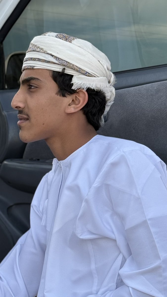 منفرد في وصُوفَه مِثل بَدر التَّمام ♡.