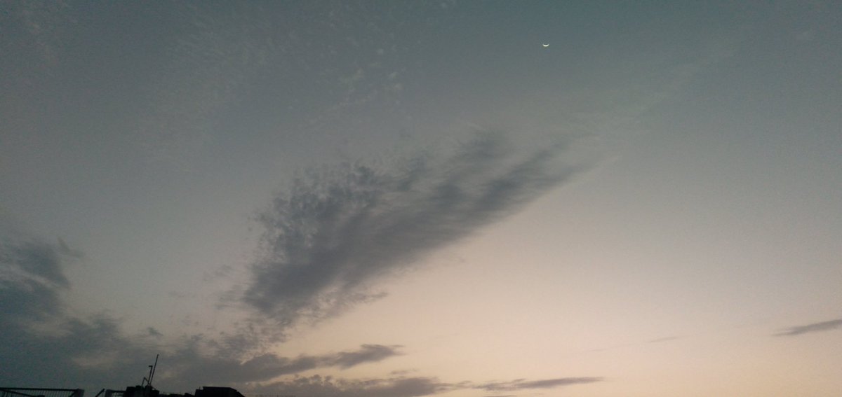 degodslayer's tweet photo. 私たちは皆、同じ美しい空の下に住んでいます。それは運命のように感じませんか？ https://t.co/uEjbHi9cJ1