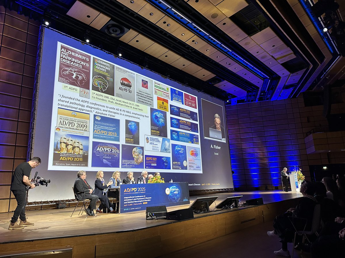 Christa Dang tweet media