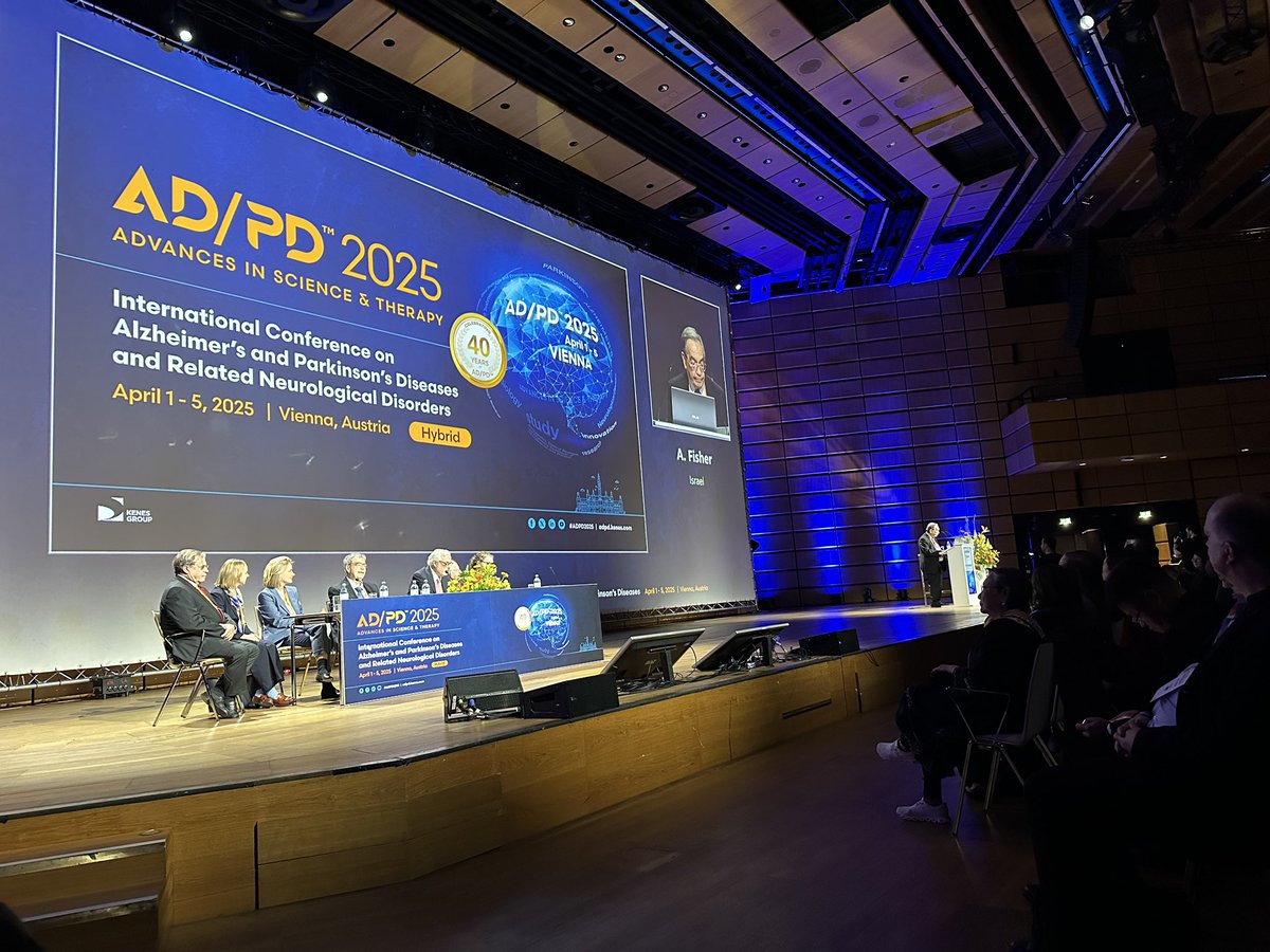 Christa Dang tweet media