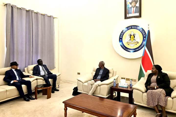 Filmona12's tweet photo. Mr. Yemane Gebreab, Head of Political Affairs of the PFDJ and Advisor to the President, has today, arrived in Juba to deliver a message from the President of Eritrea to President Salva Kiir.
ሓላፊ ፖለቲካዊት ጉዳያት ህግደፍ ኣማካሪ ፕሬዝዳንትን ኣቶ የማነ ገብርኣብ፡   መልእኽቲ ፕረዚደንት ኢሳይያስ ኣፈወርቂ ናብ ፕረዚደንት ሳልቫኬር ምያርዴድ ንምብጻሕ ሎሚ 1 ማዝያ ናብ ርእሰ ከተማ ደቡብ ሱዳን - ጁባ ኣትዩ። 

#Eritrea #EDF  #PFDJ  #PIA