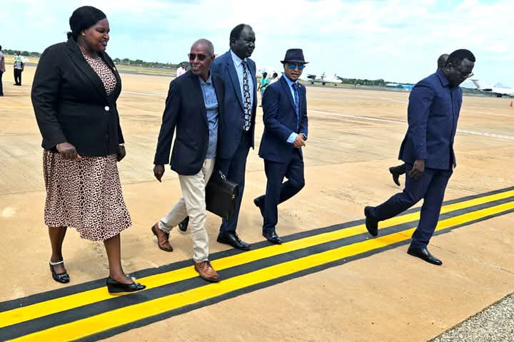 Filmona12's tweet photo. Mr. Yemane Gebreab, Head of Political Affairs of the PFDJ and Advisor to the President, has today, arrived in Juba to deliver a message from the President of Eritrea to President Salva Kiir.
ሓላፊ ፖለቲካዊት ጉዳያት ህግደፍ ኣማካሪ ፕሬዝዳንትን ኣቶ የማነ ገብርኣብ፡   መልእኽቲ ፕረዚደንት ኢሳይያስ ኣፈወርቂ ናብ ፕረዚደንት ሳልቫኬር ምያርዴድ ንምብጻሕ ሎሚ 1 ማዝያ ናብ ርእሰ ከተማ ደቡብ ሱዳን - ጁባ ኣትዩ። 

#Eritrea #EDF  #PFDJ  #PIA