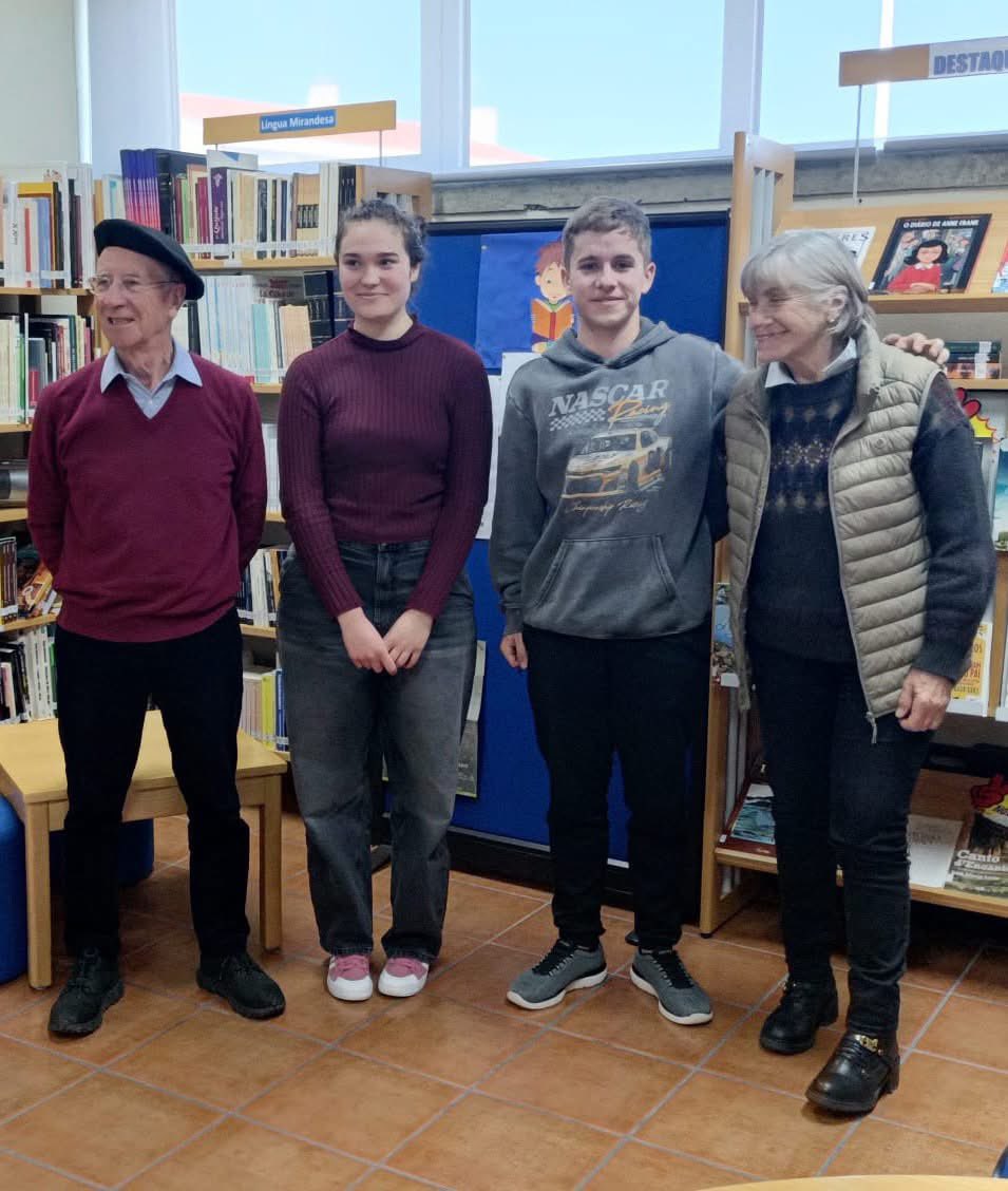 LliterariaXixon's tweet photo. 👉 Gracies a la beca «Agabones Família Schmidberger Fernandes» los dos meyores y más comprometíos estudiantes de mirandés, la variedá asturllionesa falada en Portugal, van tar na Residencia Lliteraria Xixón nuna estancia cultural na que van percorrer Asturies ⤵️ https://t.co/o1vlJE8Hzn