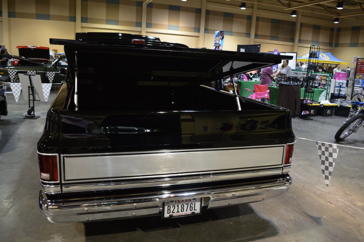 CorvetteChevyEx's tweet photo. Taillight Tuesday!
Tailgates with attitude. 💪
These Chevy trucks stood tall at the Corvette Chevy Expo!
#TaillightTuesday #ChevyTrucks #TruckLife #ClassicTrucks #CorvetteChevyExpo #VetteVues https://t.co/jBLxbzT03d