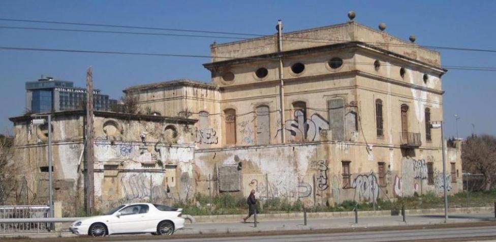 La oposición vecinal, problemas judiciales y falta de financiación dejaron el proyecto paralizado ❌. ¿El resultado? Terrenos abandonados y un deterioro imparable de Can Rigalt. 😔 

#DenunciaCiudadana #PatrimonioOlvidado