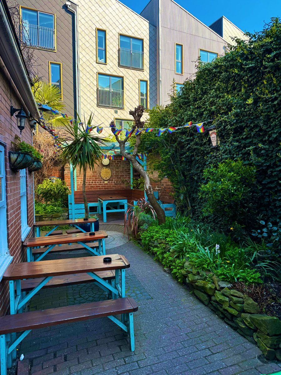 We’ve got a spring in our step today! ☀️ Our beer garden is ready and waiting for you to make the most of the sunshine that we’re expecting this week! Whether it’s a solo pint with a book or a group of mates, be sure to make the most of it with a cheeky beer or two 🍻