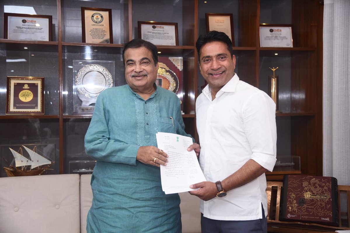 Rahul Kaswan (@rahulkaswanmp) on Twitter photo आज केन्द्रीय सड़क परिवहन व राजमार्ग मंत्री श्री <a href="/nitin_gadkari/">Nitin Gadkari</a> जी से मुलाकात कर चूरू संसदीय क्षेत्र सहित राजस्थान में सड़क तंत्र के विस्तार और आधुनिकीकरण को लेकर चर्चा की।
हमने जिन विषयों को मा. मंत्री महोदय के समक्ष रखा है वो निम्न हैं:-
🔷 राष्ट्रीय राजमार्ग संख्या -703 पर आज केन्द्रीय सड़क परिवहन व राजमार्ग मंत्री श्री <a href="/nitin_gadkari/">Nitin Gadkari</a> जी से मुलाकात कर चूरू संसदीय क्षेत्र सहित राजस्थान में सड़क तंत्र के विस्तार और आधुनिकीकरण को लेकर चर्चा की।
हमने जिन विषयों को मा. मंत्री महोदय के समक्ष रखा है वो निम्न हैं:-
🔷 राष्ट्रीय राजमार्ग संख्या -703 पर