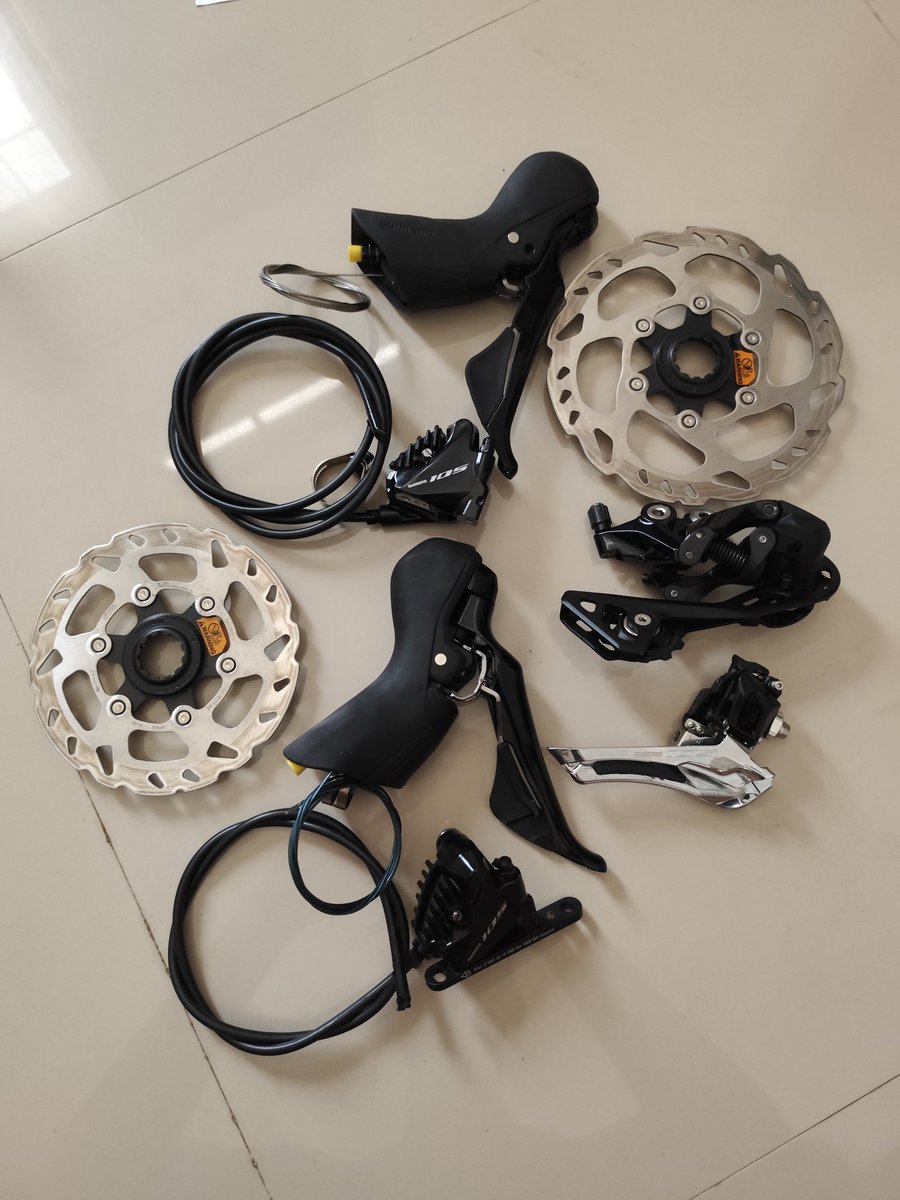 Cyclopath_'s tweet photo. WTS Mini groupset 105 R7020 hydrolic model. Korban upgrade pemakaian under 100km.very mint condition.
-briefter L&amp;R
-brake caliper (brakepad 98% ice pad)
-rd 
-fd
-brake rotor 160 &amp; 140
Open price 6jt nego.
Toko ijo ready🙏#fnfjb https://t.co/CoVVcOxYEZ
