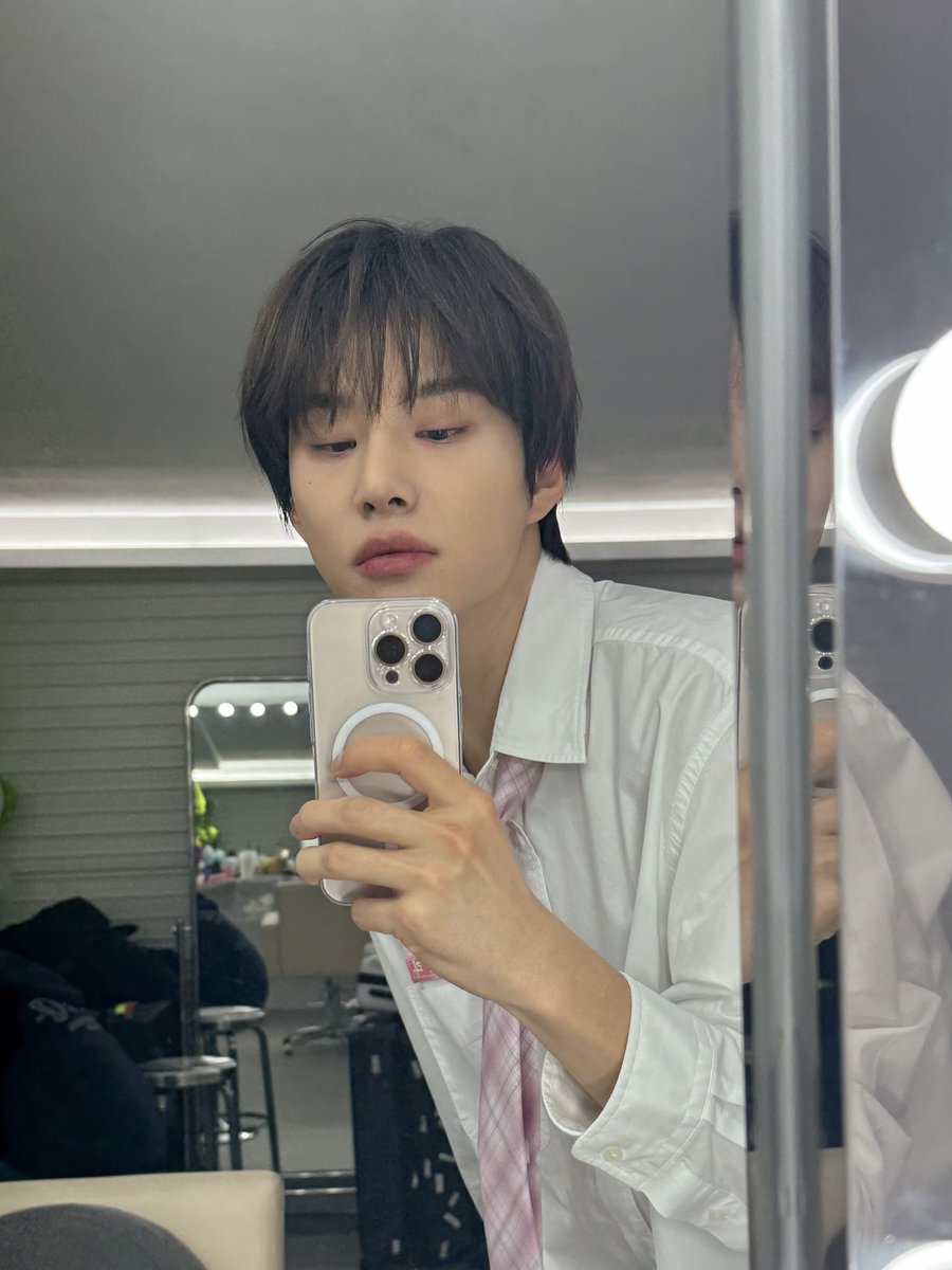 jungwoo (@kjwhive) on Twitter photo 