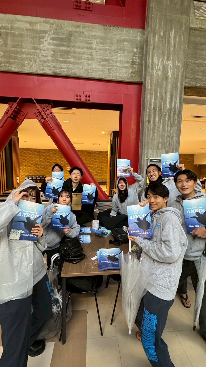 scuba_ankou's tweet photo. 本日来てくれた皆さん、ありがとうございました🙌🙌

明日もビラ配り&amp;ブース設置を行ってるので、見かけたらぜひお声掛けください🌊
明日も天気が悪く、寒い予報なので室内でゆっくり話せる場所へとご案内しております☔️🥶
たくさんのご参加お待ちしております☺️

#春から早稲田 https://t.co/6GAggXSs7Y