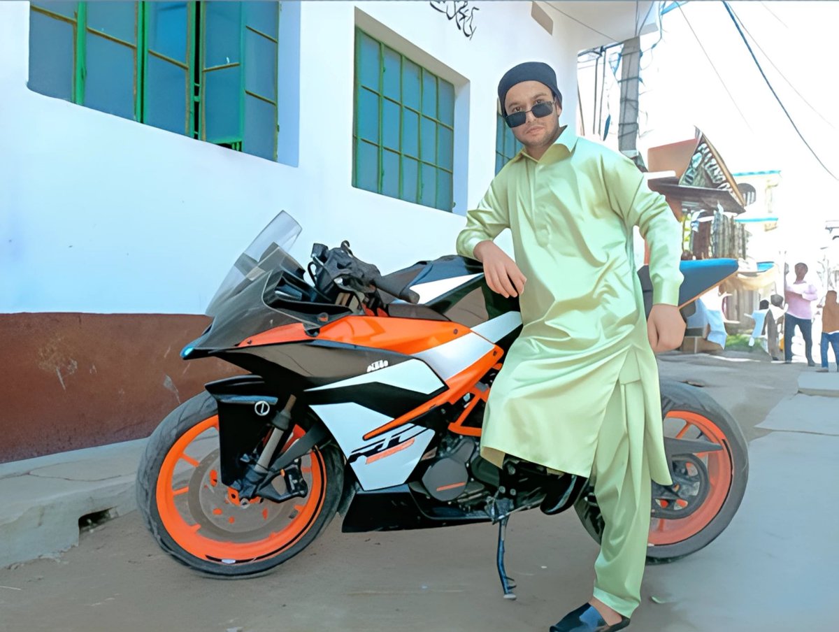 iarman_1's tweet photo. Be yourself.Create your own unique style.

#EidMubarak https://t.co/2A9gA6v5MU