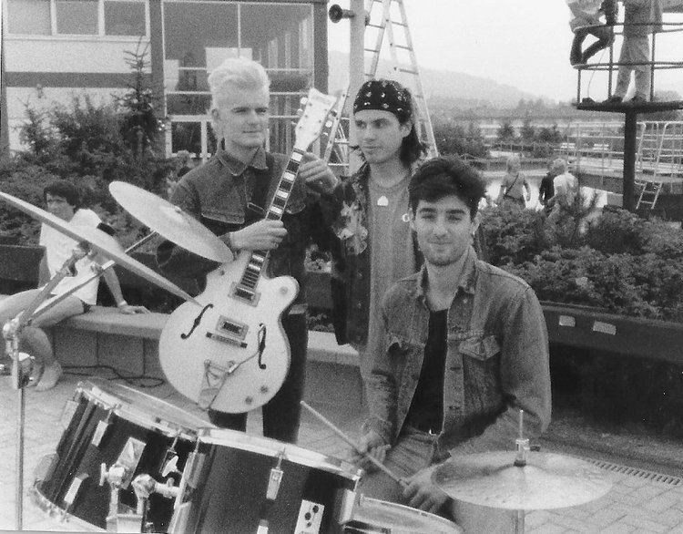 NoClass_Radio's tweet photo. 01 de abril de 1992. Muere Nigel Preston en Londres, Reino Unido. Fue un baterista britanico y miembro fundador de la banda The Cult. #NigelPreston #TheCult https://t.co/OSGiYoIoCw