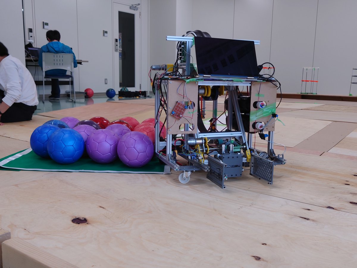 CITSeimitu's tweet image. 【ロボコンプロジェクト】
NHK学生ロボコンへの出場を目標にロボット製作しています。
機械班と回路制御班に分かれてプロジェクト全員で製作を行うのが特徴です。
自分の興味のあることや得意なこと、所属学科の学びにつながるなど様々な理由で班を選びます!!
プロジェクト全員での製作が魅力です!!