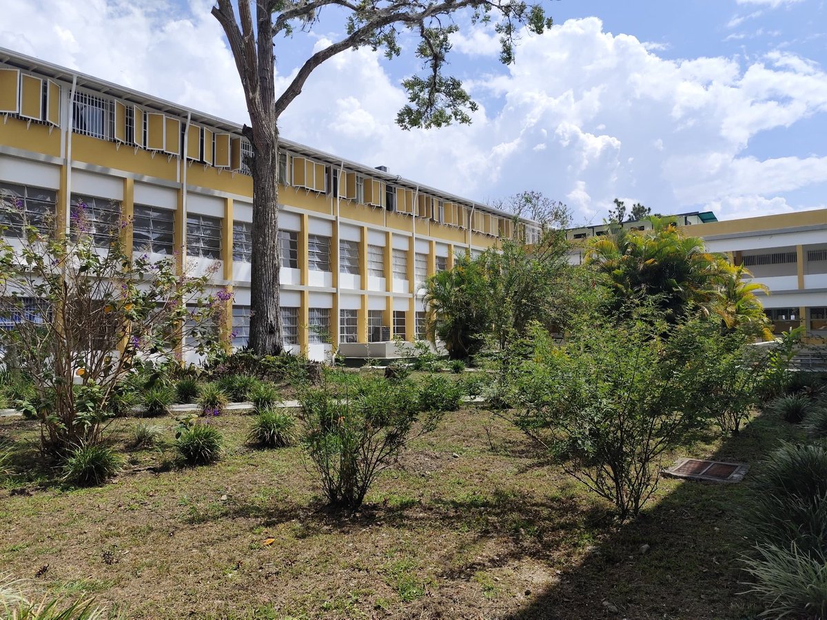 Gobernador Jehyson <a href="/JEHYSONGUZMAN/">JEHYSON GUZMÁN</a> Guzmán entrego completamente restaurada la facultad de medicina de la Universidad de los Andes.