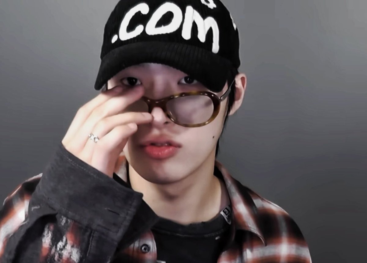 mingifeeds's tweet photo. photobooth zip #mingi https://t.co/y4zwGShAh1
