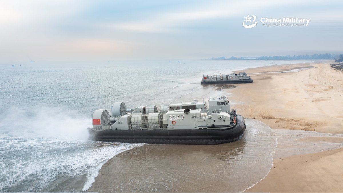 ChinaMilBugle's tweet photo. #BeachheadLanding: #Photos show #LandingCraftAirCushions (#LCACs) attached to the navy under the Chinese #PLA #SouthernTheaterCommand engaging in a #combatfocused maritime training exercise on March 24, 2025. https://t.co/wCfhdzhUAP