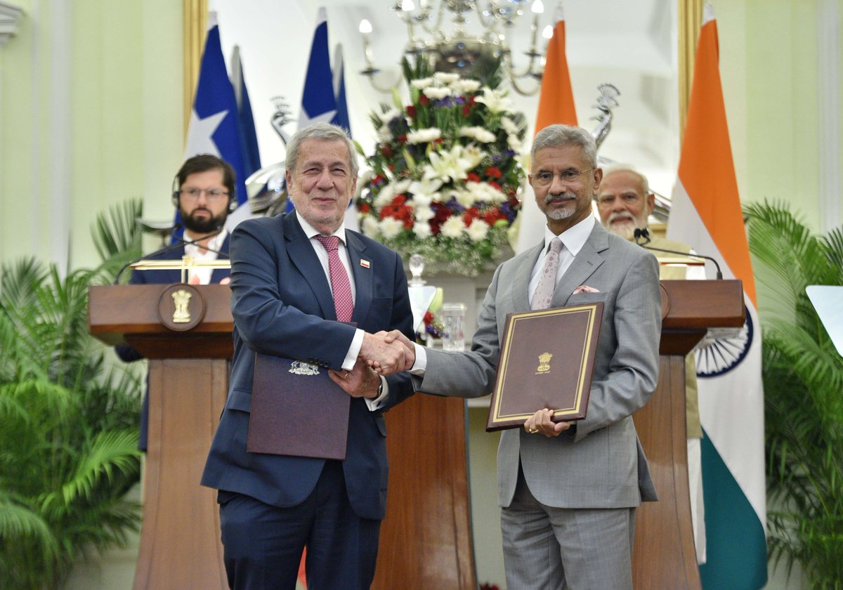 Narendra Modi (@narendramodi) on Twitter photo India welcomes a special friend!
It is a delight to host President Gabriel Boric Font in Delhi. Chile is an important friend of ours in Latin America. Our talks today will add significant impetus to the India-Chile bilateral friendship.
<a href="/GabrielBoric/">Gabriel Boric Font</a> India welcomes a special friend!
It is a delight to host President Gabriel Boric Font in Delhi. Chile is an important friend of ours in Latin America. Our talks today will add significant impetus to the India-Chile bilateral friendship.
<a href="/GabrielBoric/">Gabriel Boric Font</a>