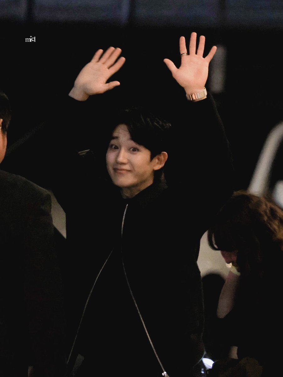 monmielo0's tweet photo. 정해인 배우님 남친짤 🤭

#만우절 #AprilFoolsDay
#정해인 #JungHaeIn https://t.co/dX0NOPwo2L