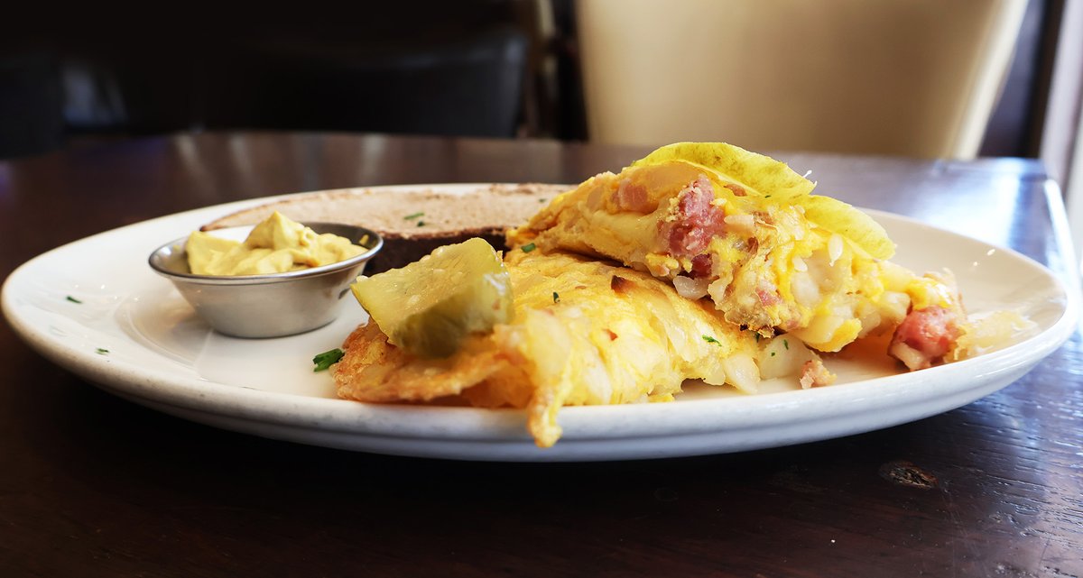 ExtrablattCapeT's tweet image. Our charming Vusi serves two #germancuisine specialties of German farmer's Breakfast, and German #meatloaf to lucky customers. #germancooking #kapstadt #germanfoodie #expatsincapetown