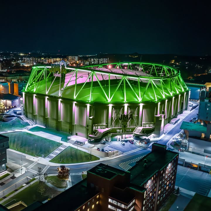SyracuseU's tweet photo. Big news! Starting today, we're going back to our roots: light pink and pea green! 💗💚 https://t.co/HAqoL3YppU