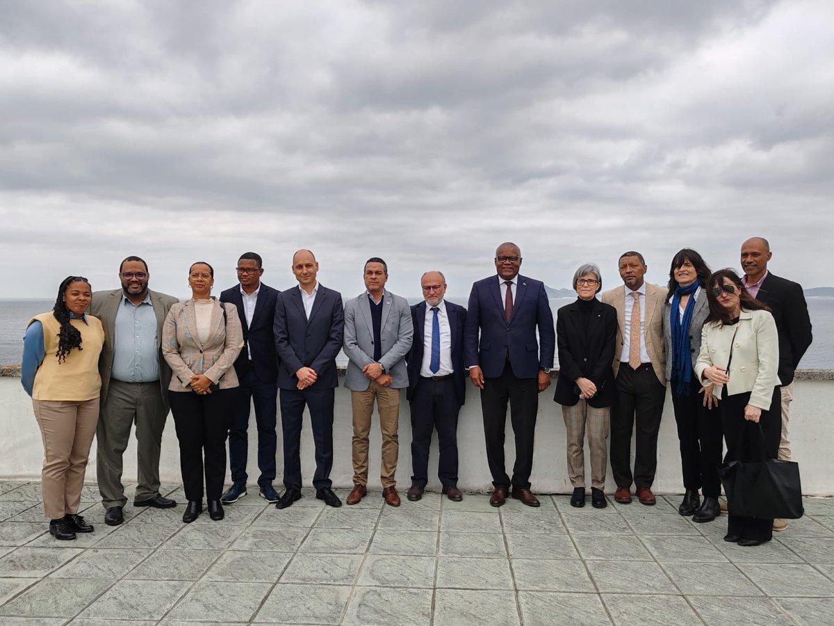 Esta mañana recibimos en #IEOVigo la visita del ministro de Cabo Verde, del embajador y una delegación.

Pudieron conocer de primera mano  como trabajamos y nuestras fortalezas de cara a futuras colaboraciones