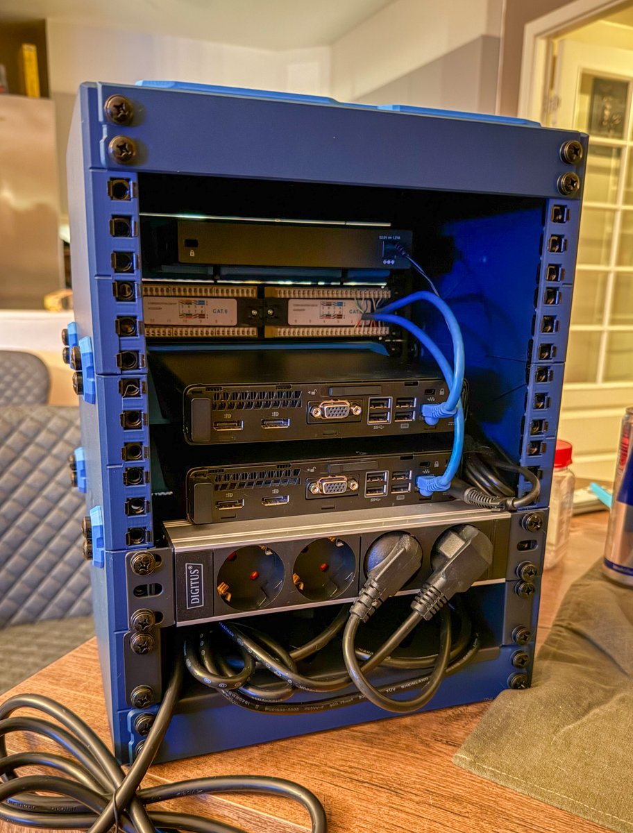 storagereview's tweet photo. Check out this awesome 3D-printed 10" mini rack by u/unkz0r (r/minilab). Modular design available on Printables — just search "Modular 10” Server Rack (Mod10)".
#homelab #3dprinting #minirack https://t.co/cNFV6sgblp