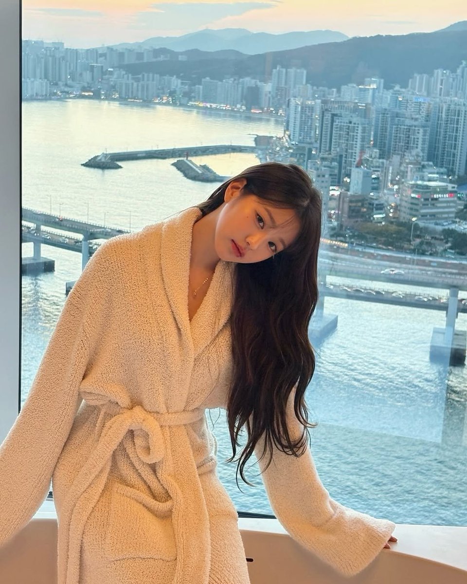 wonyoung. tweet media