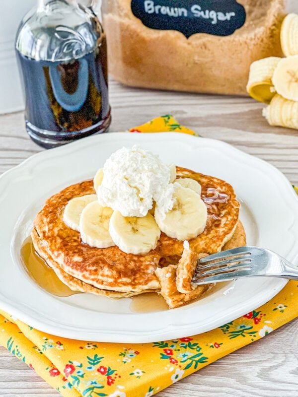 RealMomKitchen's tweet image. Start your morning with a stack of irresistible Brown Sugar Banana Pancakes! 🥞 Sweet, fluffy, and the perfect way to use up those ripe bananas, this recipe is a breakfast game-changer. realmomkitchen.com/brown-sugar-ba… 
#BananaPancakes #EasyBreakfast #SweetStart