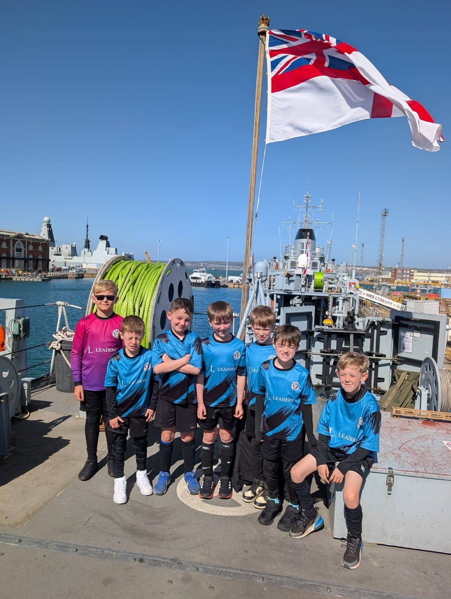 HMSCattistock's tweet image. Football funday! On Sunday CATT was visited by Portsdown Pumas Under 8s Golds football team. One of their star players is Vinny, son of our own Petty Officer (Mine Warfare) Mark ‘Trig’ Vaughan. It’s great to support our families and friends.
#OurPeople #Pompey
