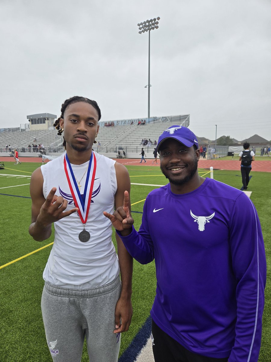 Huge congrats to Dre Adkins on his impressive 2nd place finish in the boys' high jump! His hard work has paid off, securing his spot in next week's Area Track Meet...Keep soaring, Dre! #FastMavs #AreaMeetBound