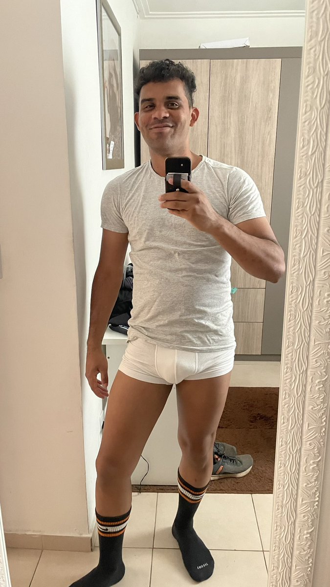 marck_cisneros's tweet photo. Intentado una foto sexoxa para abrir el @OnlyFans pero aja no hay manera.. https://t.co/McKWDb4QHU