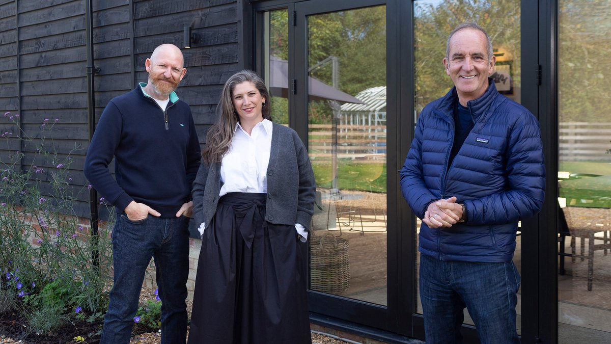 4Viewers's tweet image. Sarah and Pip are smitten with a 150-year-old Bedfordshire barn on its last legs, but can they retain its charm and spirit, while also transforming it into a sleek, modern home? Catch #GrandDesigns, tonight at 9pm on @Channel4 to find out.