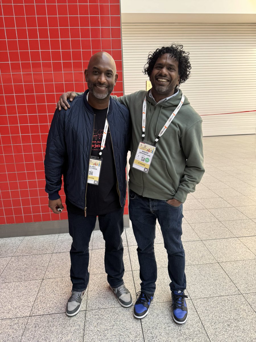 Met Kelsey Hightower again at #KubeCon London — and as always, it was equal parts insight, empathy, and laughter.

Few people can break down Kubernetes and crack a great joke in the same breath. Always a privilege!

#KelseyHightower #CloudNative #KubeConEU