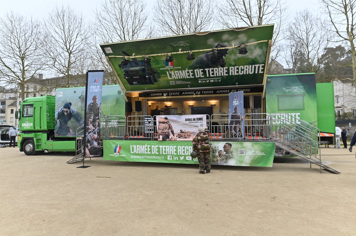 Prefet53's tweet image. [30/03] Marie-Aimée Gaspari, préfète de la #Mayenne, a participé avec plusieurs services de l’État aux Foulées du Bleuet à #Laval. 🏃‍♀️🏃
Cet événement sportif et #solidaire, organisé par le Bureau des sports de l'@Estaca_twit , la délégation militaire  départementale et