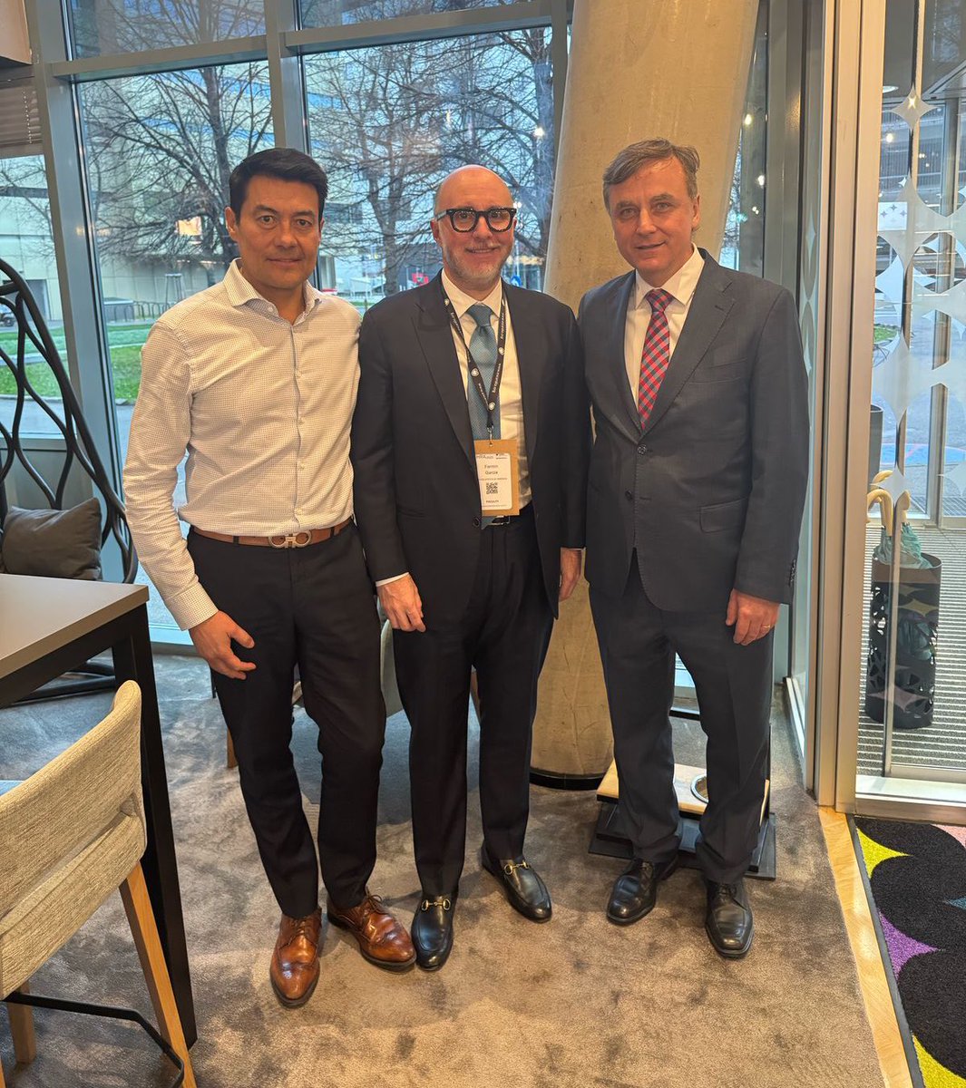 LAHRS (@lahrsonline1) on Twitter photo Congreso #EHRA2025
Los Dres. <a href="/nlcabanillas/">Lopez Cabanillas Nestor</a> y <a href="/drluissaenz/">Luis C. Saenz, MD</a> junto al Dr. <a href="/DrFerminGarcia/">Fermin Carlos Garcia</a> 🇺🇸uno de los profesores confirmados nuestro congreso #LAHRS2025 Congreso #EHRA2025
Los Dres. <a href="/nlcabanillas/">Lopez Cabanillas Nestor</a> y <a href="/drluissaenz/">Luis C. Saenz, MD</a> junto al Dr. <a href="/DrFerminGarcia/">Fermin Carlos Garcia</a> 🇺🇸uno de los profesores confirmados nuestro congreso #LAHRS2025
