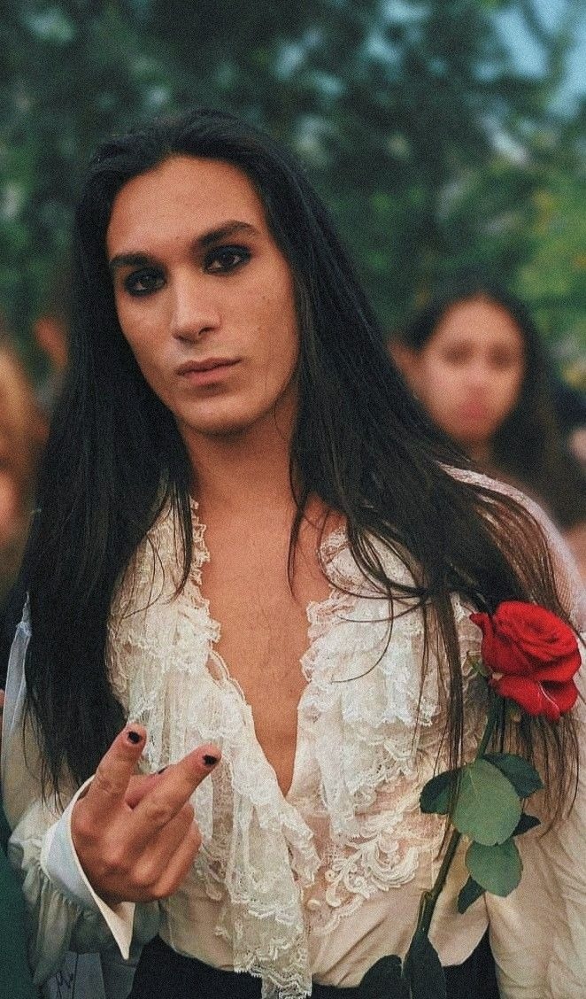 maneskin_arg_'s tweet photo. Ethan en versión Ghibli 🫦 https://t.co/NyQg2laR1O