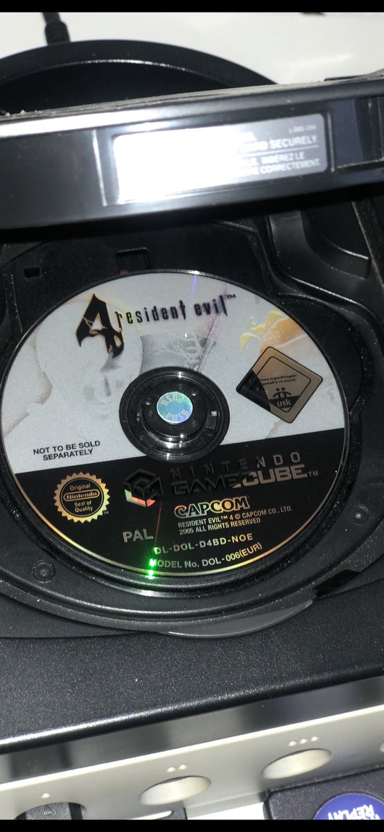 Tido84's tweet photo. Just got my hands on the Resident Evil 4 PAL demo that was exclusively included with the GameCube Resident Evil4 Edition. Finally added this rare piece to my collection!Who got this2
#ResidentEvil4 #GameCube #RETROGAMING #ResidentEvil #PALcollectors #RareGames #NintendoCollector https://t.co/y55nBOK0bQ