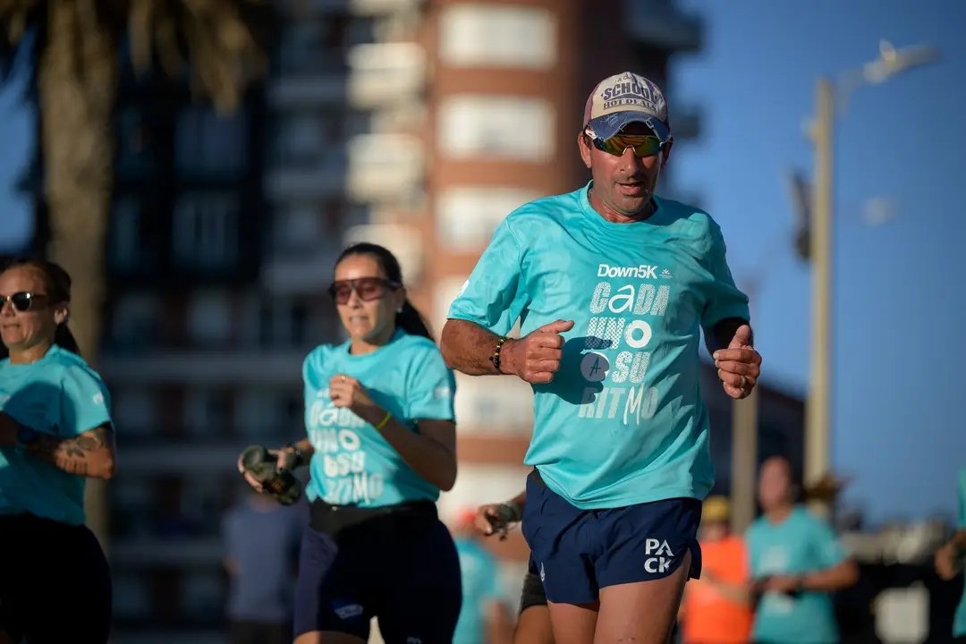 CNdeFatletismo's tweet photo. Volvimos a encontrarnos con la @AsocDownUY para disfrutar de la 9ª edición su 5k 🏃♀️🏃🏼♂️
¡Hermoso tarde compartida! 🤩
#CadaUnoASuRitmo #Down5K
#MismoEscudoMismaPasión https://t.co/Xoh7otGnOF