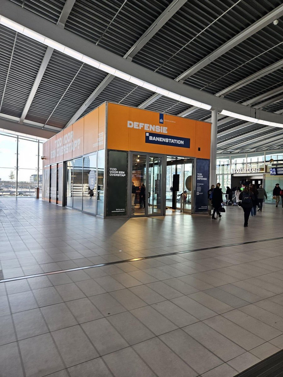 #Propaganda- en mobilisatie op Utrecht Centraal... Waar is het budget voor vrede? Waar is het banenstation voor vredes-banen?