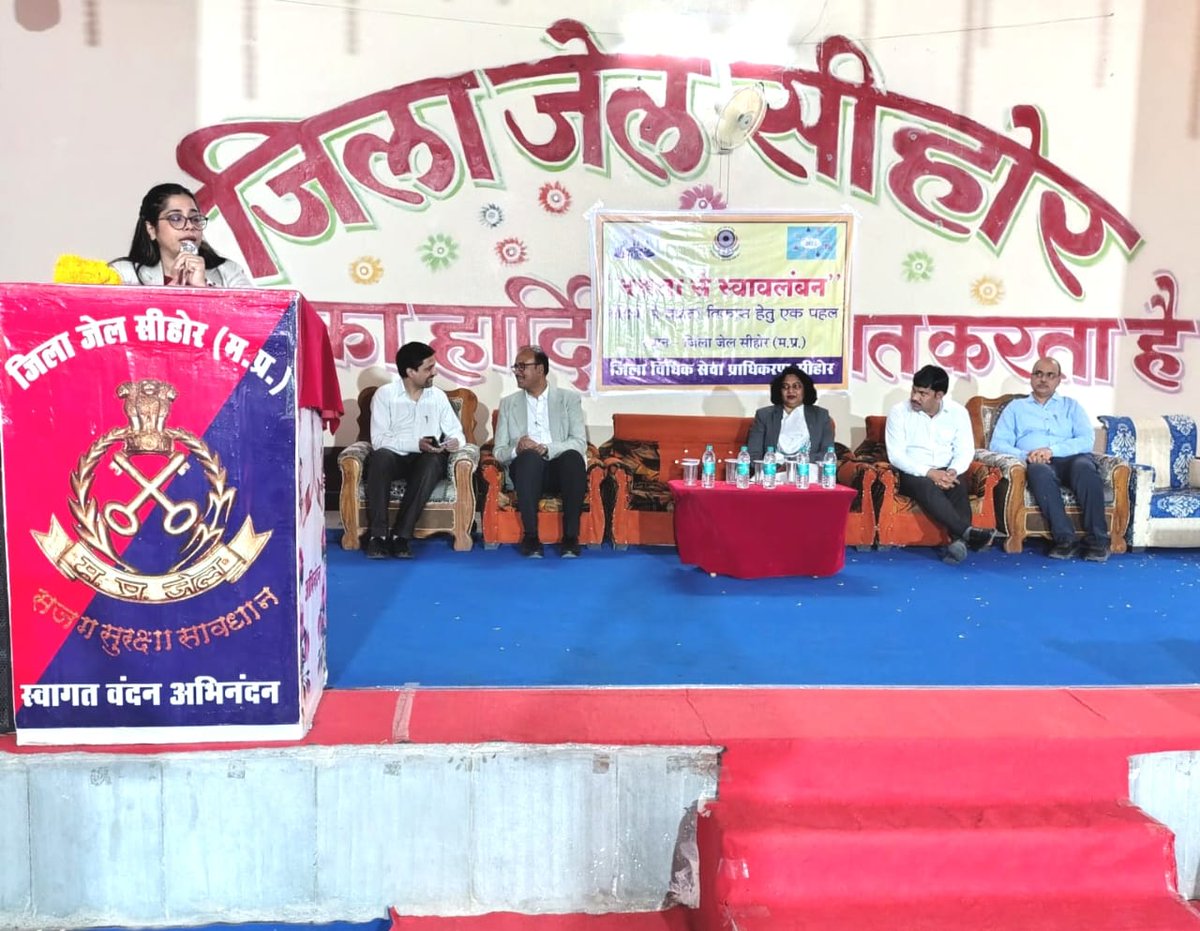 jail_department's tweet photo. प्रधान जिला न्यायाधीश एवं जिला विधिक सेवा प्राधिकरण अध्यक्ष श्री सतीश चंद्र शर्मा के निर्देशानुसार सीहोर स्थित जिला जेल में बंदियों के लिए दक्षता विकास प्रशिक्षण कार्यक्रम का आयोजन किया गया। इसके साथ ही विधिक साक्षरता शिविर भी आयोजित किया गया। 
@DrMohanYadav51 
#jailMP
#sehoreMP https://t.co/SA6A8RYGX4